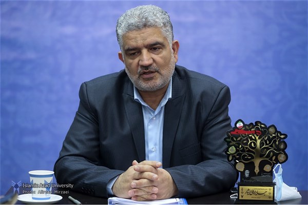 رئیس مرکز ایثارگران دانشگاه آزاد احمد صالحی