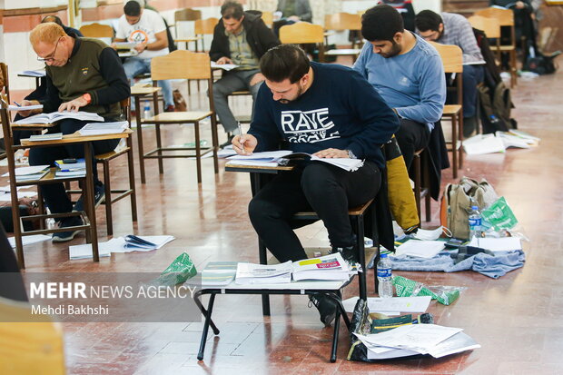 روسای دانشگاه‌ها زمان امتحانات غیر سراسری دانشجویان را تغییر دهند