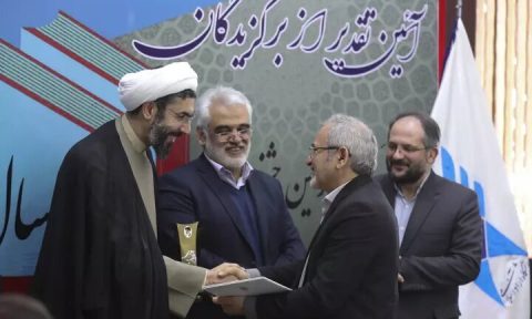 تقدیر از برگزیدگان جشنواره کتاب سال انقلاب اسلامی در دانشگاه آزاد
