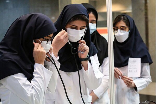 انتقاد از وزارت بهداشت برای انتقال دانشجویان پزشکی به داخل